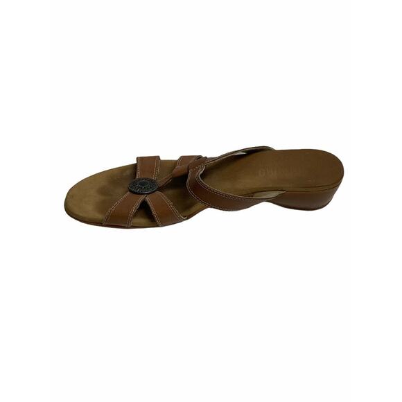 Munro Tan Leather Medallion Strappy Sandals Size 8 - Picture 5 of 9
